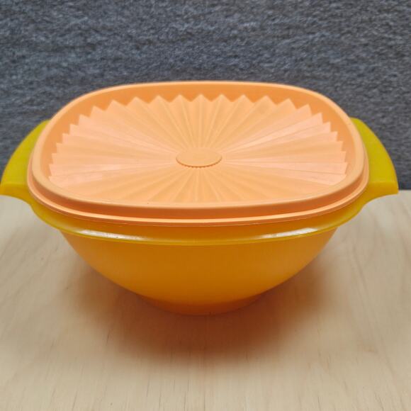 4 Vintage Tupperware containers 8" 7" (2) 6" READ - Picture 4 of 7